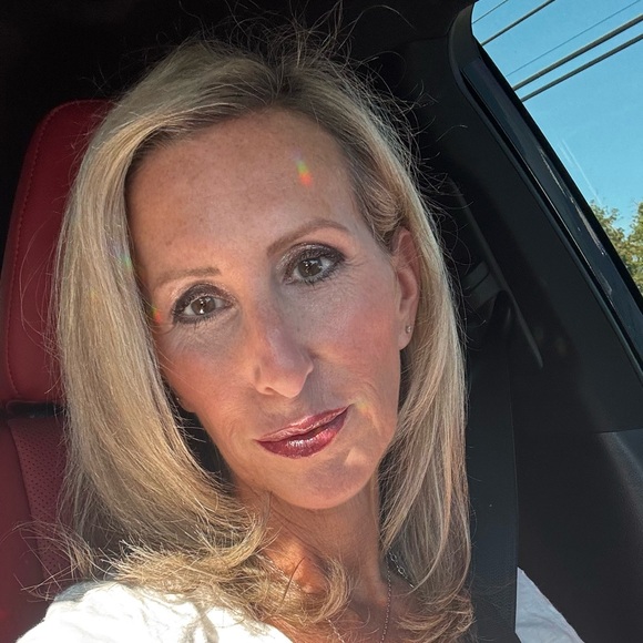 Meet your Posher, Aimee - Picture 1 of 10